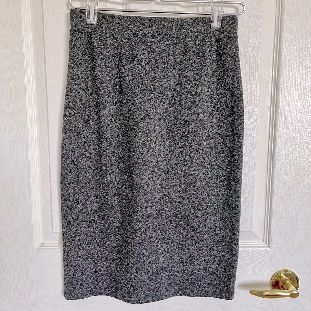 ❌SOLD❌💠3/$10 H&M Divided Jersey Skirt Medium - Picture 4 of 6